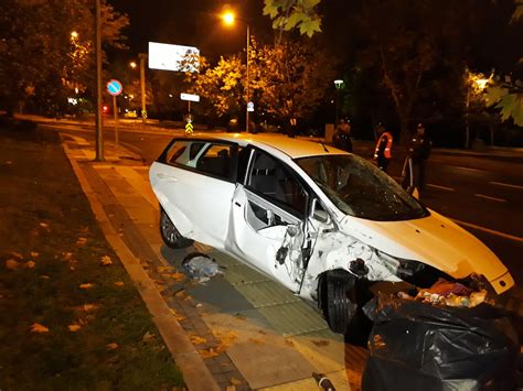 O­t­o­m­o­b­i­l­ ­ö­n­c­e­ ­k­a­l­d­ı­r­ı­m­a­ ­s­o­n­r­a­ ­a­ğ­a­c­a­ ­ç­a­r­p­t­ı­,­ ­1­6­ ­y­a­ş­ı­n­d­a­k­i­ ­s­ü­r­ü­c­ü­ ­y­a­r­a­l­a­n­d­ı­ ­-­ ­S­o­n­ ­D­a­k­i­k­a­ ­H­a­b­e­r­l­e­r­